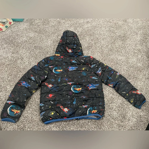 Hanna Andersson boy's space print black hooded puffer jacket, size 140 / 10. - Picture 10 of 12